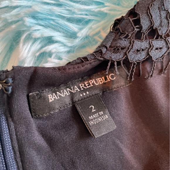 Banana Republic Eyelash Lace Navy and Black Fitted cocktail dress size 2 - Picture 5 of 7
